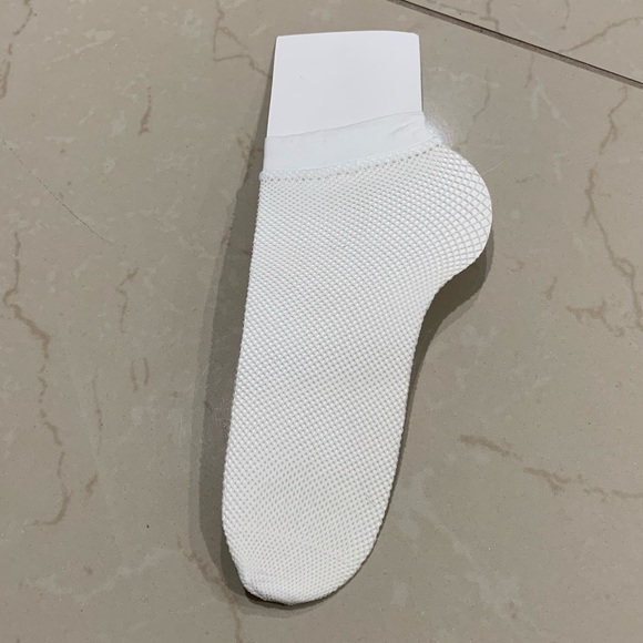❣️3/$15❣️ Sheer Fishnet Crew Sock - Picture 2 of 2
